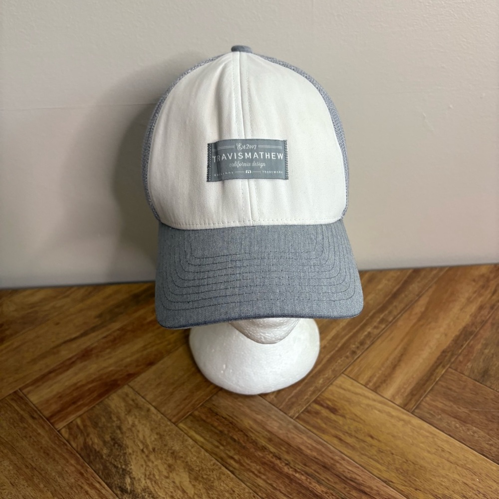 Travis Mathew White Gray Cap Men’s Fitted Golf Hat casual basic vacation